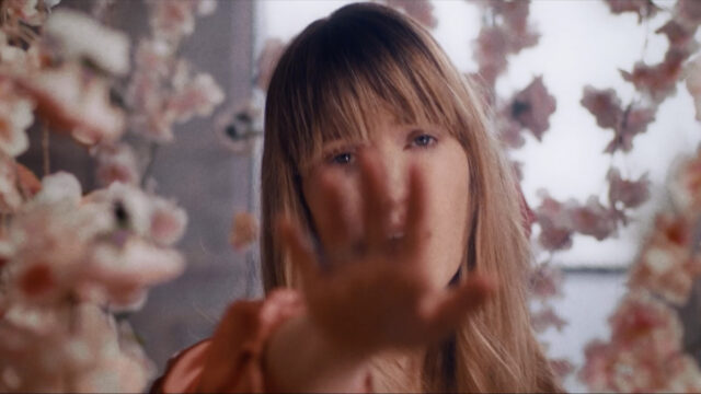 Robyn Sherwell - Music Video ‘To Give Up’